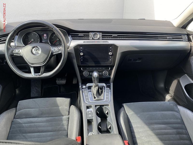 Volkswagen Passat (2019) 2.0 TDi, Highline, DSG, +ALU - fotka 8 z 20