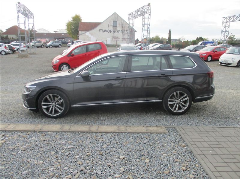 Volkswagen Passat 2,0 TDI, Elegance, DSG, servis - fotka 4 z 35