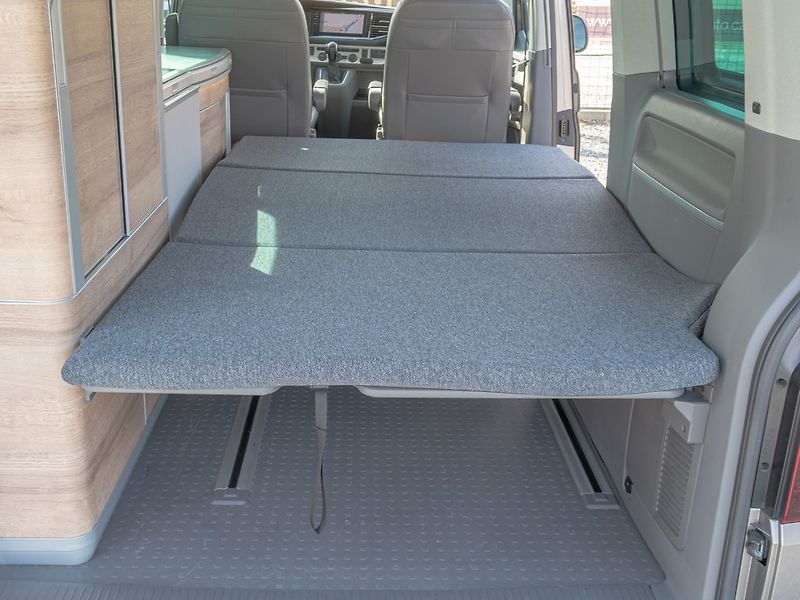 Volkswagen California (2020) 2.0TDI 4x4 DSG CALIFORNI COAST - fotka 52 z 70