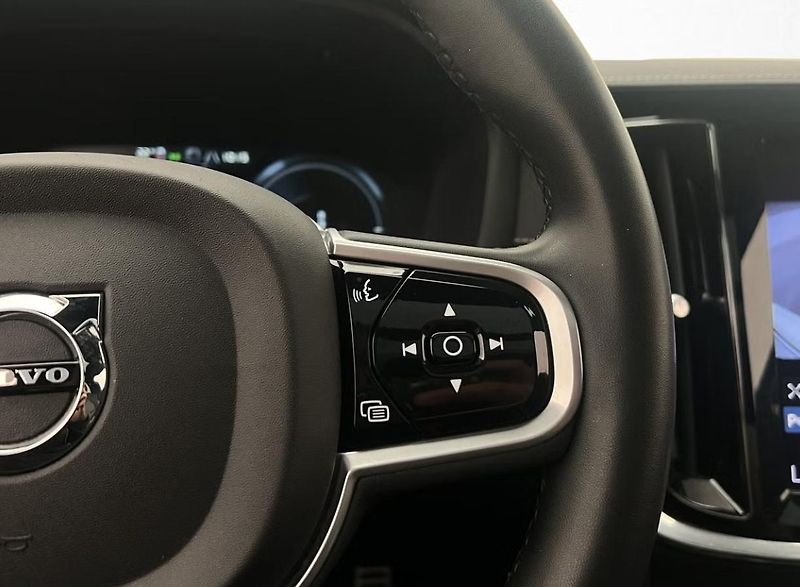 Volvo S60 Recharge T8 AWD R Kam Pano Taž - fotka 21 z 33