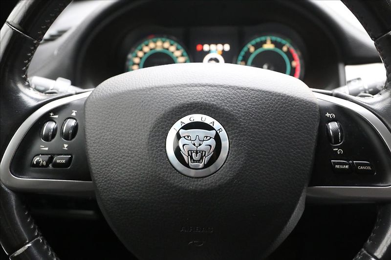 Jaguar XF 3,0 ČR, Automat, Navigace - fotka 21 z 46