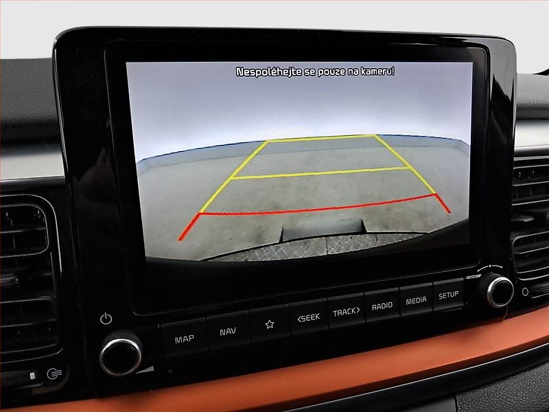 Kia Stonic (2021) 1.2 DPI, Kůže, Navi, Tempomat - fotka 19 z 24