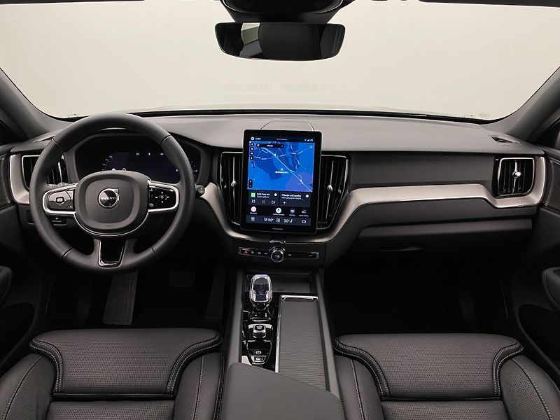 Volvo XC60 T6 AWD RECHARGE BLACK EDITION - fotka 2 z 61