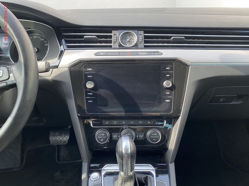 Volkswagen Passat (2019) 2.0 TDi, Highline, DSG, +ALU - fotka 12 z 20