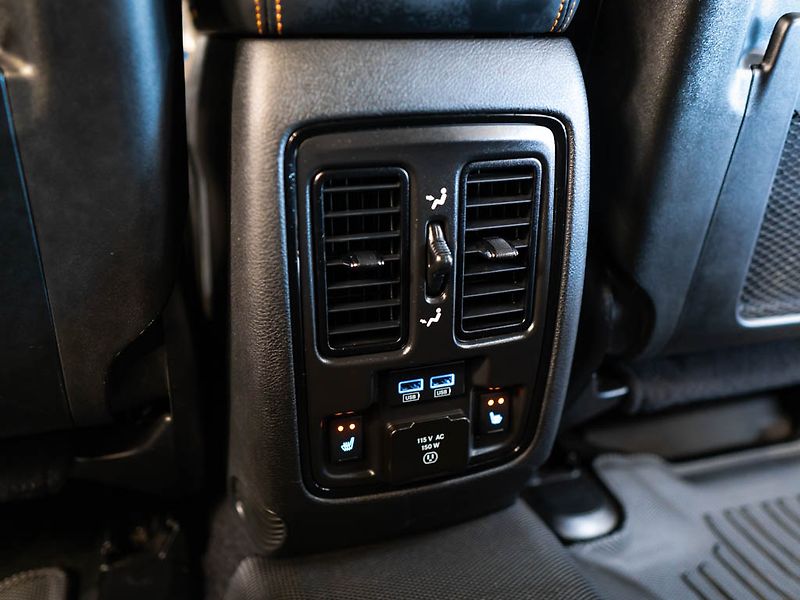 Dodge Durango (2023) 5.7 R/T Hemi Orange Tow N Go - fotka 32 z 38