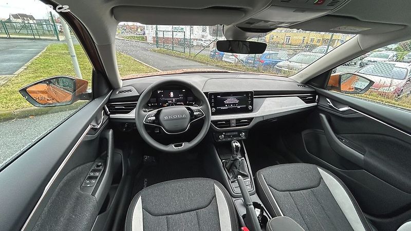 Škoda Kamiq (2025) 1.0TSI DSG Top Selection - fotka 9 z 21
