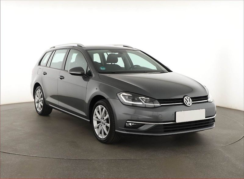 Volkswagen Golf (2018) 1.0 TSI, Tempomat - fotografie inzerátu