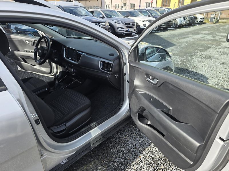 Kia Stonic 1.0 T Kamera  - fotka 12 z 12