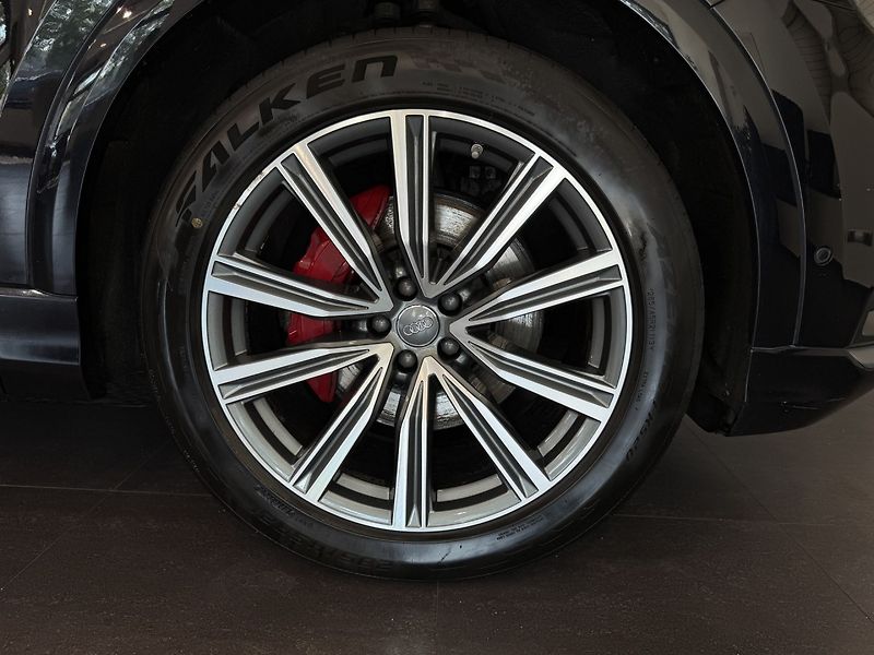 Audi Q8 50TDI S-line Quattro 210 kW - fotka 7 z 27