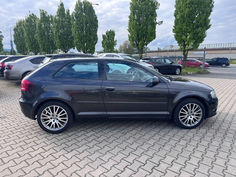 Audi A3 (2011) 2,0 TDI 103 KW 2. MAJ 2X KOLA - fotka 7 z 49