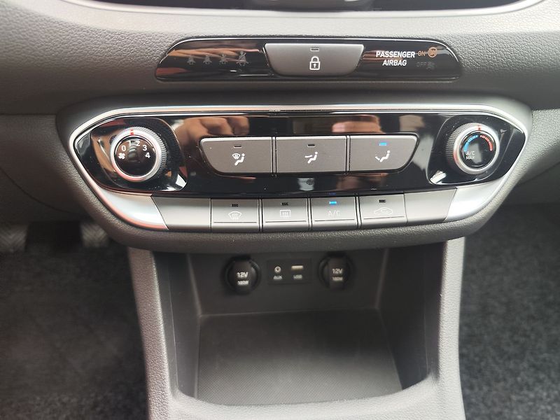 Hyundai i30 1.0 T-GDI/88kW Komfort - fotka 15 z 29