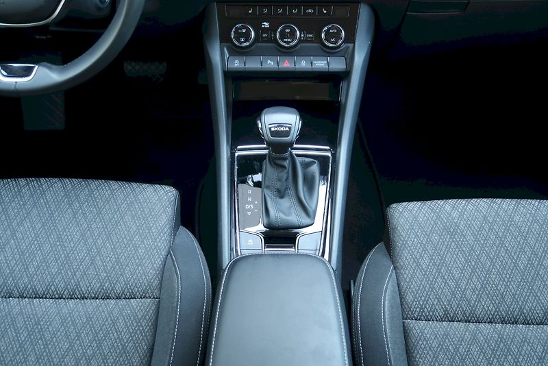 Škoda Karoq (2025) Top Selection 1.5 TSI 110 kW D - fotka 27 z 28