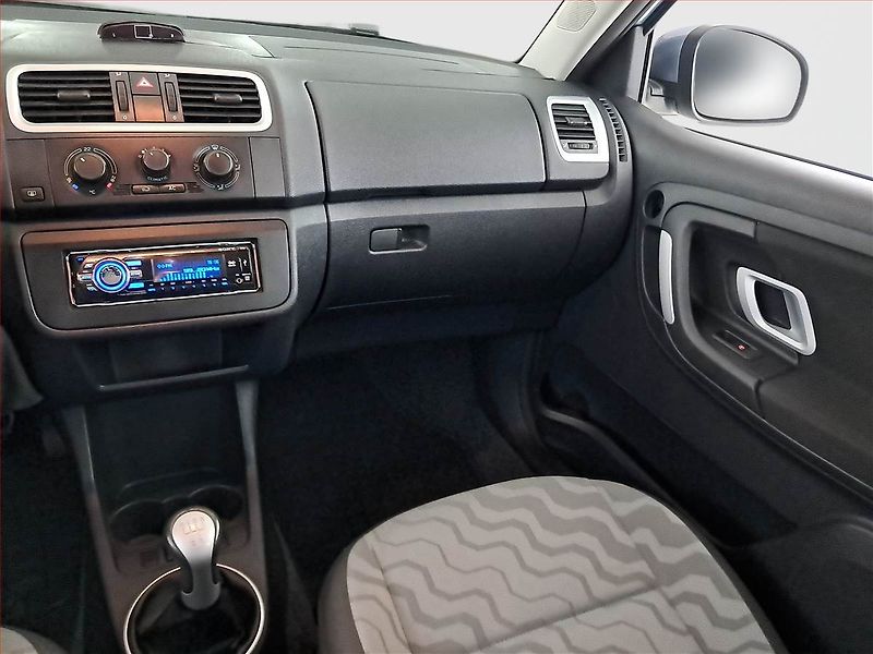 Škoda Fabia (2010) 1.2, Park. senzory - fotka 8 z 17