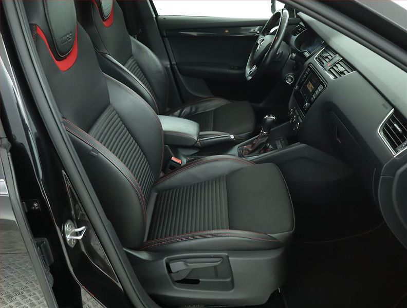 Škoda Octavia (2016) RS 2.0 TSI, Automat, Kůže - fotka 9 z 16