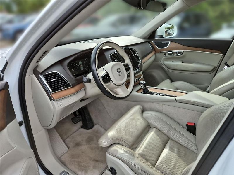 Volvo XC90 2,0 T6 AWD Inscription Auto - fotka 7 z 19