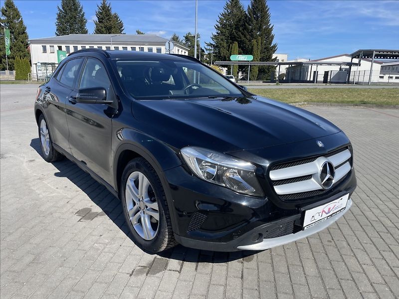Mercedes-Benz GLA 2,2 CDi 100kw Panorama bez kor - fotka 34 z 36