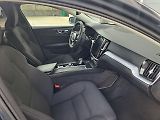 Volvo V60 (2021) 2.0 B4 Momentum, ZÁRUKA - náhled 17