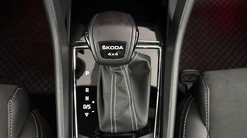 Škoda Kodiaq 2.0 TDI DSG 4x4 Sportline Excl - fotka 27 z 32