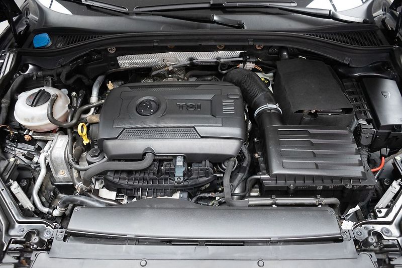 Škoda Superb 2.0 TSI 206kW L&K 4x4*TAŽNÉ*ČR - fotka 41 z 48