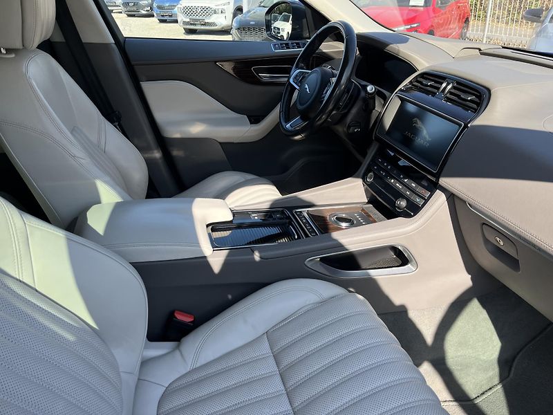 Jaguar F-Pace (2018) 2.0D 132kw AWD  - fotka 16 z 19