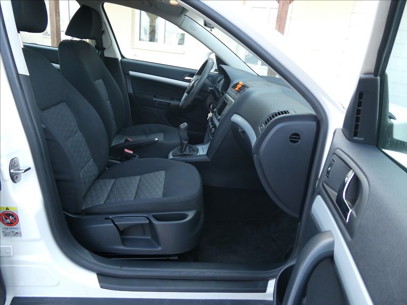 Škoda Octavia 1,6 TDI Greenline, po servise - fotka 24 z 50