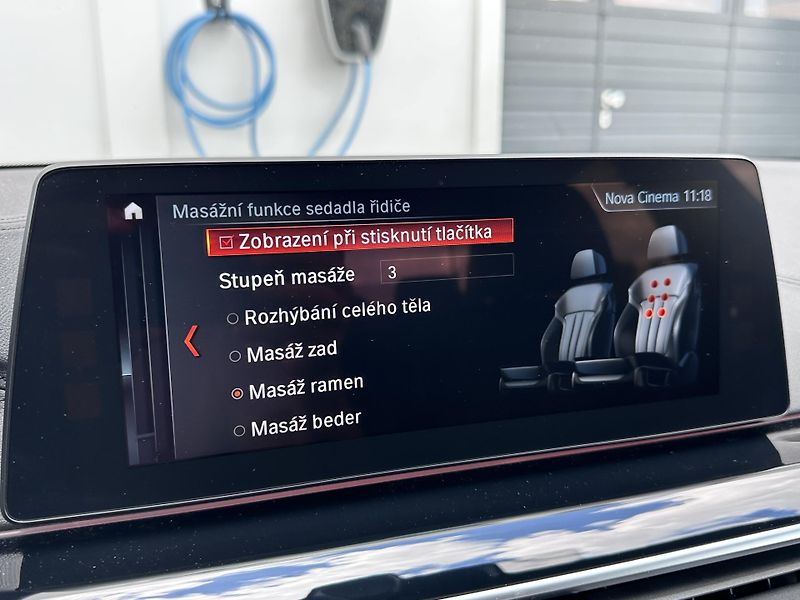 BMW Řada 5 M550d xDrive - fotka 27 z 33