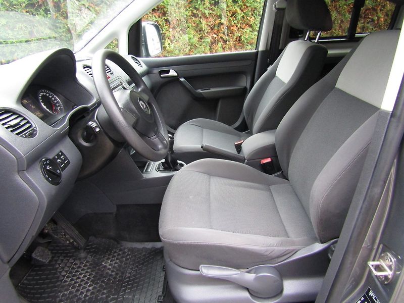 Volkswagen Caddy (2013) 1.6 TDI 75kW  7 MÍST - fotka 19 z 37