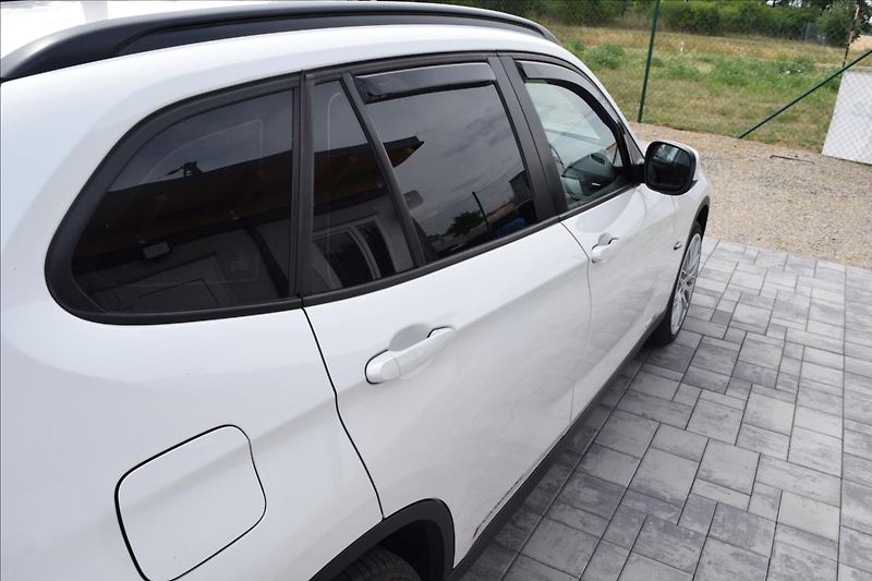 BMW X1 2,0 d 105KW 4X4 TAŽNÉ ALU - fotka 10 z 46