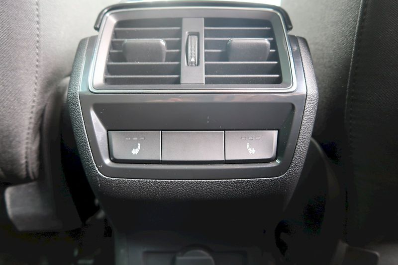 Škoda Karoq (2025) Top Selection 1.5 TSI 110 kW - fotka 26 z 28