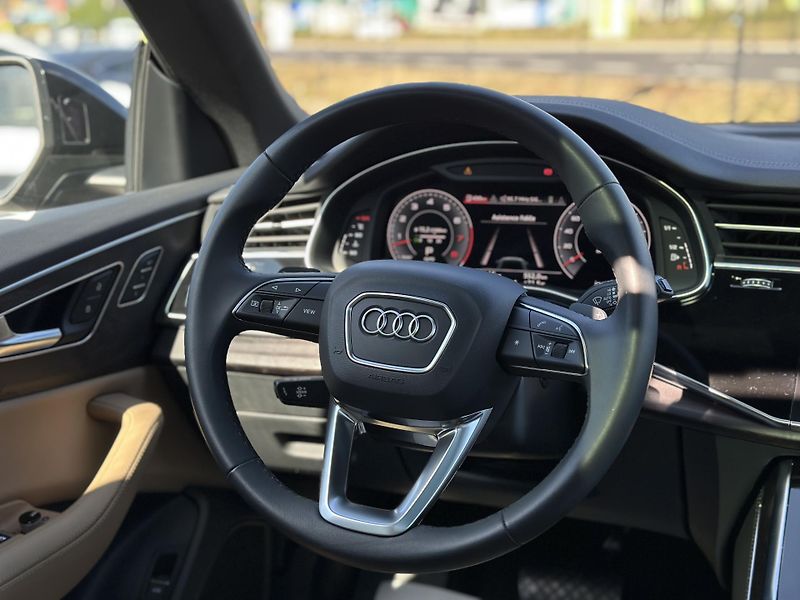 Audi Q8 (2023) Audi Q8 2023 - fotka 18 z 19