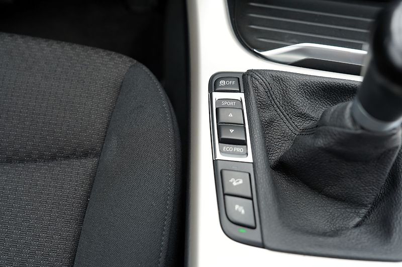 BMW X3 2.0d xDrive/manuál/navi/ČR - fotka 31 z 38