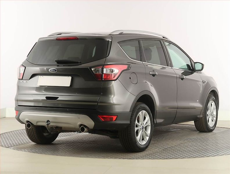 Ford Kuga (2017) 2.0 TDCi, 4X4, ČR,1.maj - fotka 5 z 19