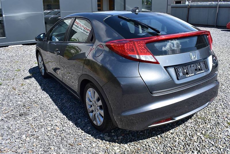 Honda Civic 1,8 i-VTEC SERVIS,1.M,MOC PĚKN - fotka 6 z 18