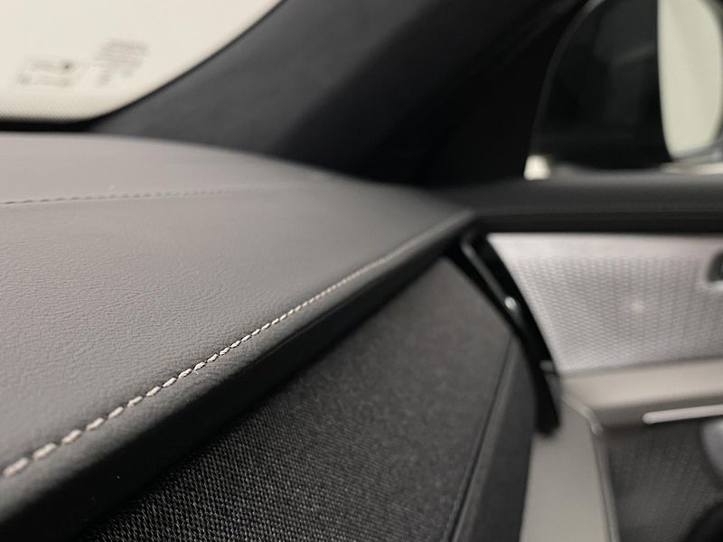 Volvo XC90 (2026) B5 AWD BLACK EDITION ULTRA 7 - fotka 40 z 78