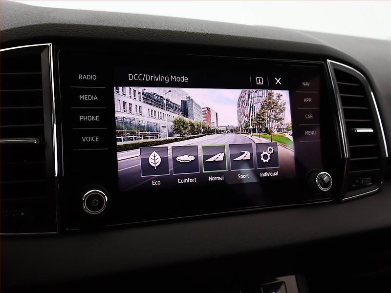 Škoda Karoq (2019) Style 1.5 TSI, Automat, Navi - fotka 15 z 24