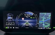 Přístrojovka dokáže zobrazit i navigaci z mobilní aplikace.