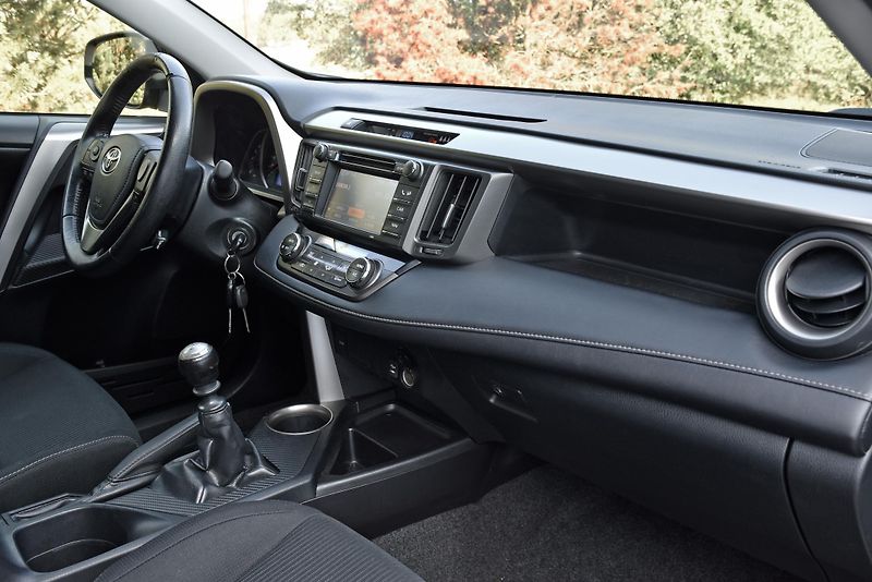 Toyota RAV4 2.2 D4-D AWD,XENONY,KAMERA,ČR - fotka 41 z 49
