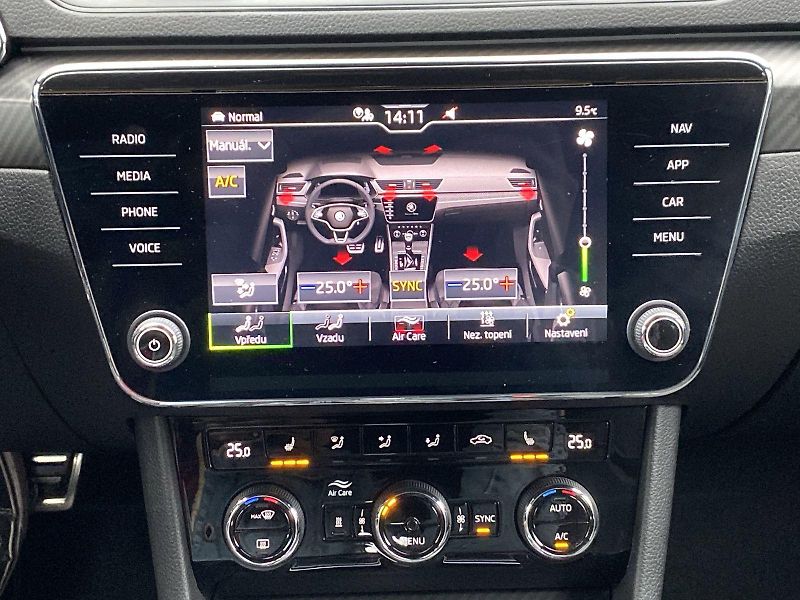 Škoda Superb (2023) Combi 2.0 TDI DSG Sportline - fotka 15 z 33