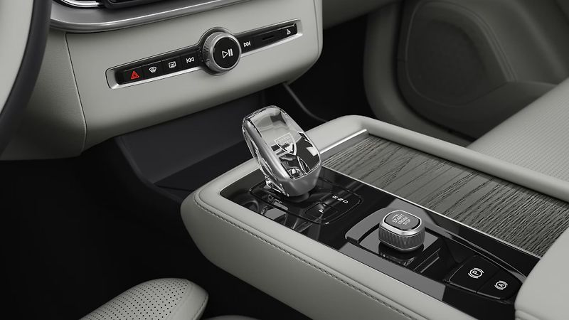 Volvo XC90 (2026) T8 PLUS BRIGHT +4SERVIS/ZÁRUKA - fotka 11 z 13