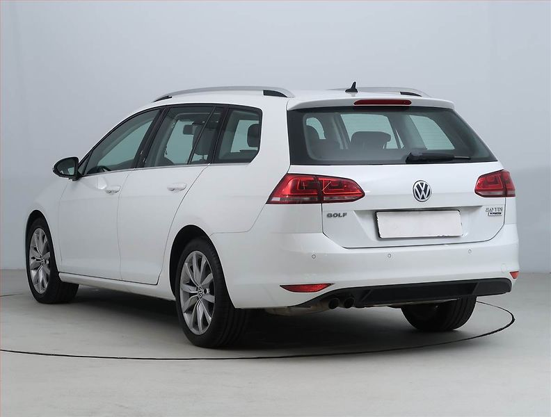 Volkswagen Golf (2015) Highline 2.0 TDI, Automat - fotka 4 z 20