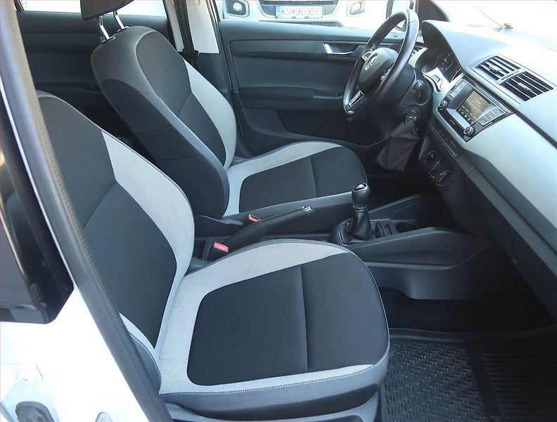 Škoda Fabia (2016) 1.4 TDI, Serv.kniha, Tempomat - fotka 9 z 16