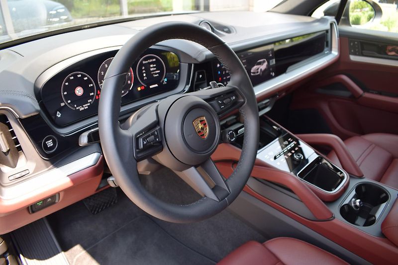 Porsche Cayenne (2026) KeyLess/SoftClose/Pano - fotka 29 z 52