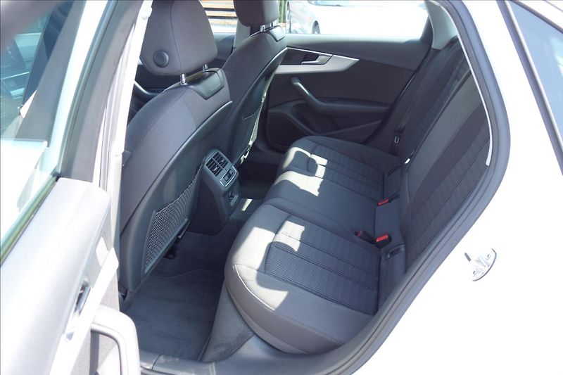 Audi A4 2,0 TDi, ČR, 1 MAJ., SERV. KN. - fotka 14 z 39