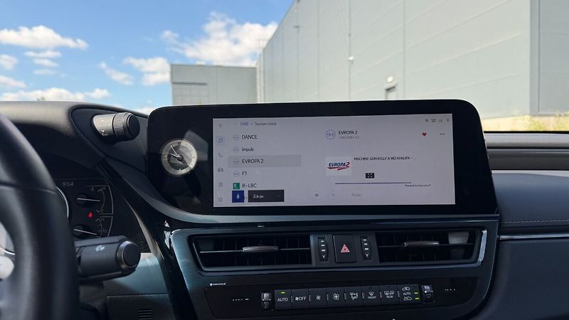 Lexus ES 300h 300H 2,5 HEV BUSINESS EDITION - fotka 17 z 25