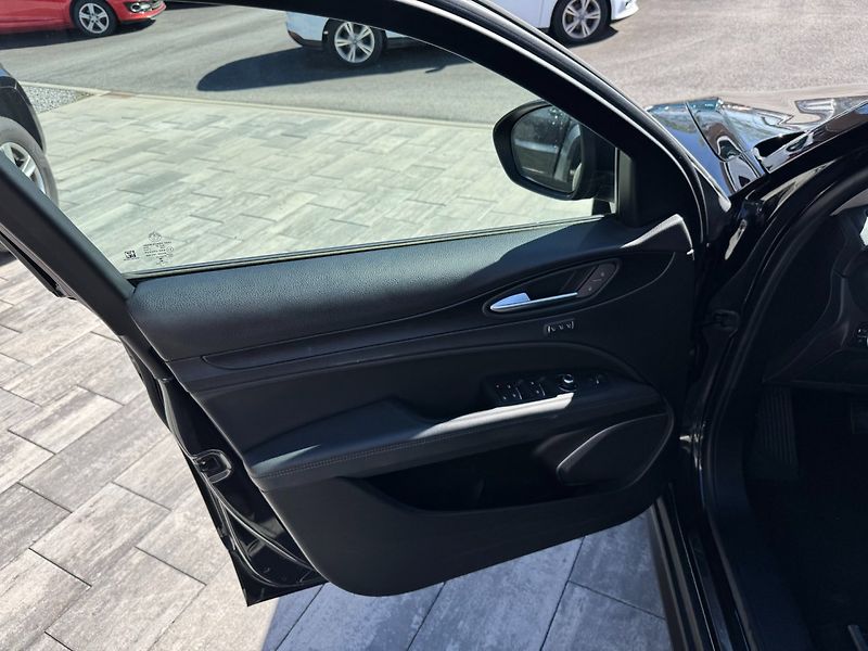 Alfa Romeo Stelvio (2018) 2,0 T 206 KW Q4 AT ZF8 SUPER - fotka 11 z 36