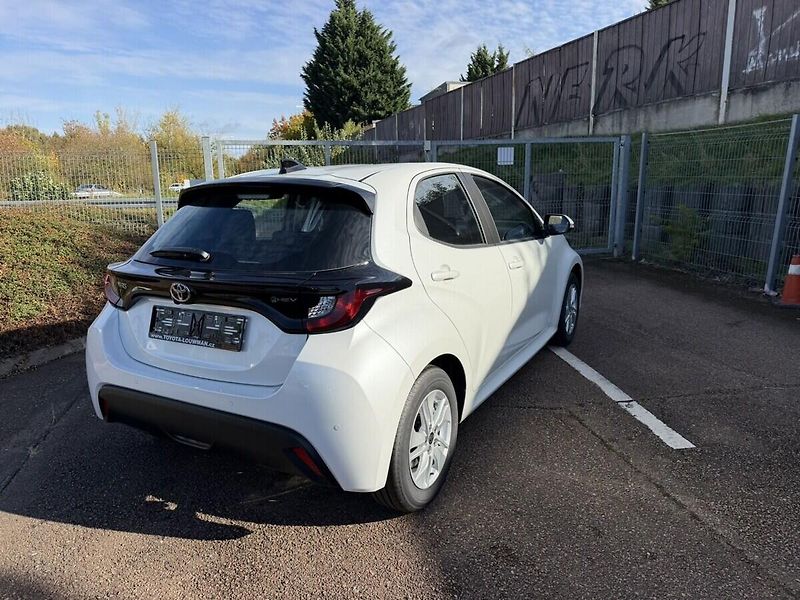 Toyota Yaris 1.5 HEV 116k Comfort Business - fotka 5 z 9