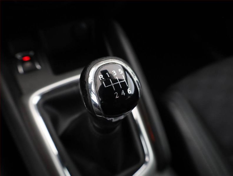 Nissan Qashqai (2015) Tekna 1.6 dCi, 4X4 - fotka 12 z 19