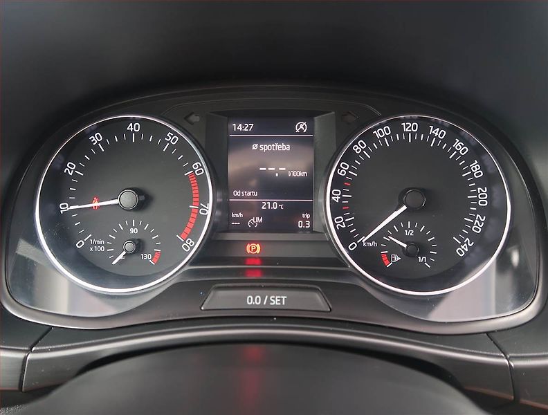 Škoda Fabia (2017) 1.0 TSI, Park. senzory - fotka 11 z 19