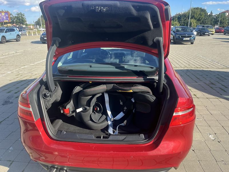 Jaguar XE (2016) Jaguar XE - fotka 13 z 14