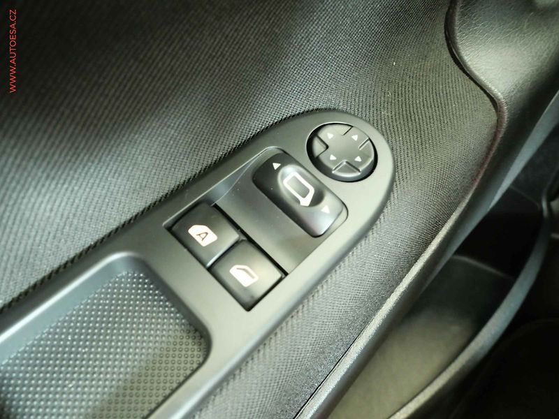 Peugeot 207 (2008) 1.4i, 2.maj, AC - fotka 14 z 17